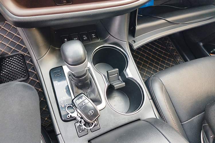 Used Toyota Highlander 2015 2.0T Four-Wheel Drive Luxury Edition 7-Seater