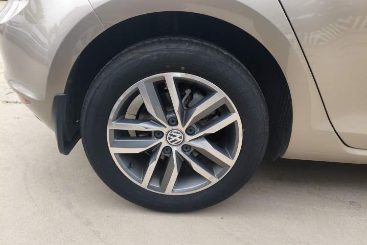 Used Volkswagen Golf 2016 230TSI Automatic Luxury Version Right Rear Wheel Hub