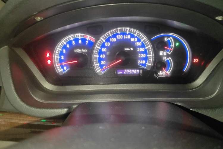 Used Mitsubishi Galant 2012 2.4L Deluxe Upgrade Edition Odometer Close Up