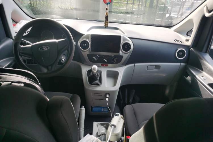 Used JAC Refine M3 2022 PLUS Standard Model 1.5T Center Console