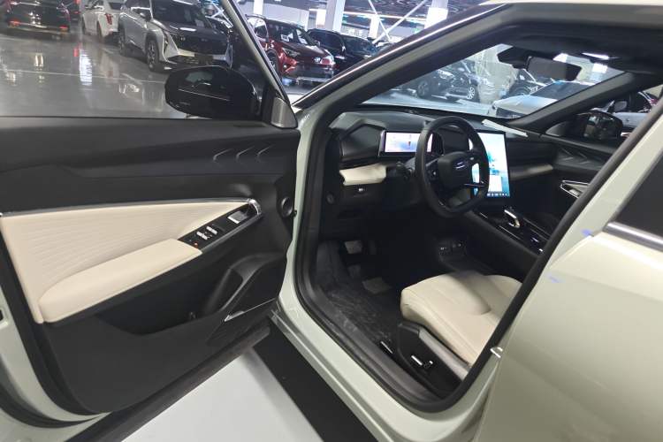 Used Geely Auto Emgrand X7 Sport 2023 Boyue COOL 1.5TD ZhiZun Edition