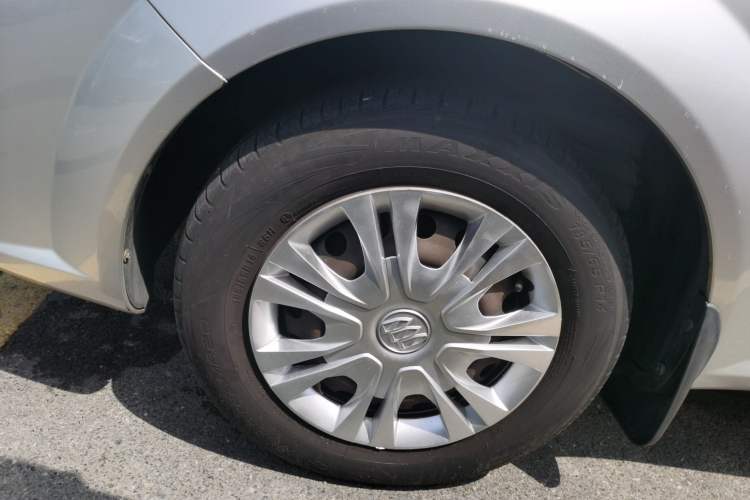 Used Buick Excelle 2015 1.5L Manual Classic Trim Exterior 4