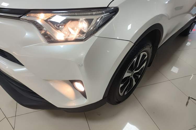 Used Toyota RAV4 2016 2.0L CVT Two-Wheel Drive Urban Edition China V Standard
