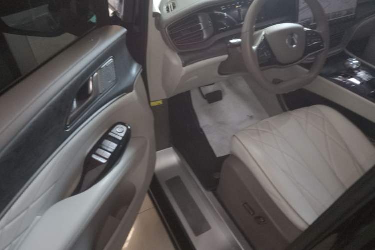 Used Denza D9 2023 DM-i 945 Business Edition
