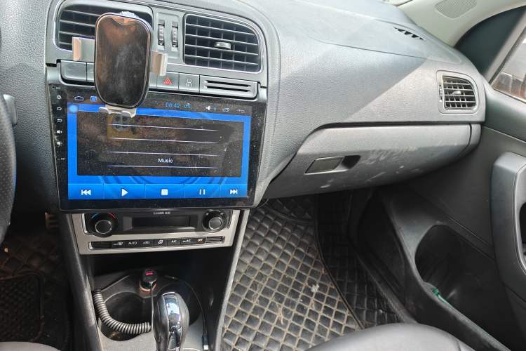 Used Volkswagen Polo 2016 1.6L Cross Polo Automatic
