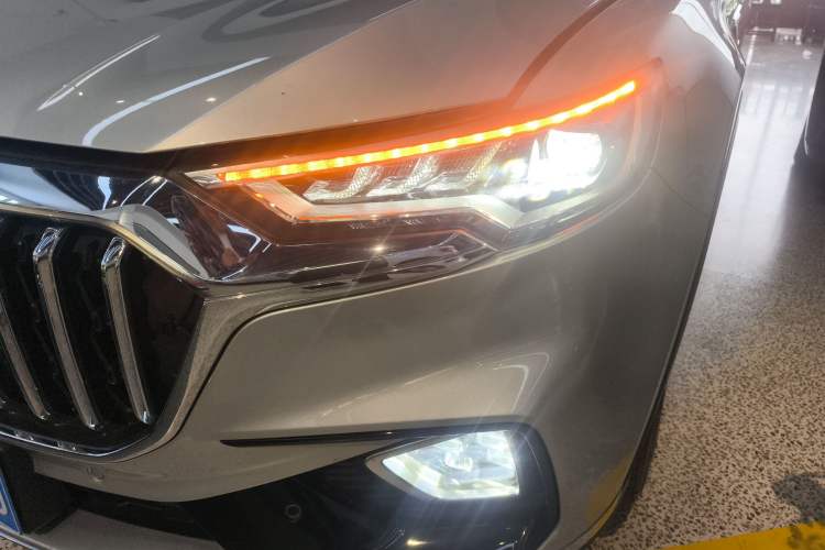 Used Hongqi HS5 2022 Facelifted Version 2.0T Smart Connect Flagship All-Wheel-Drive Edition Left Front Headlight