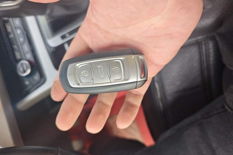 Used Geely Auto Emgrand X7 Sport 2016 1.8TD Automatic ZhiZun Version
