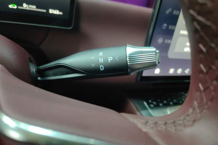 Used VOYAH Titan 2026 Model Max+ Gear Lever