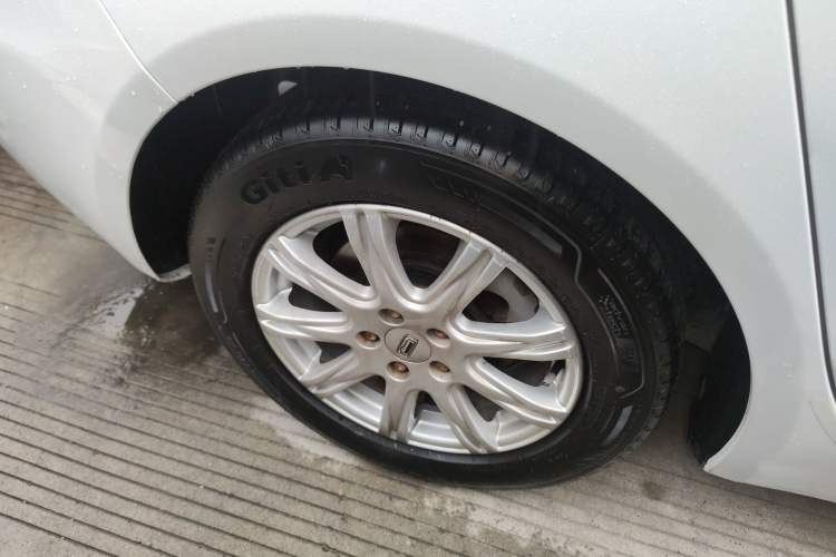 Used Qoros 3 2014 Sedan 1.6L Automatic Zhiyue Model Right Rear Wheel Hub