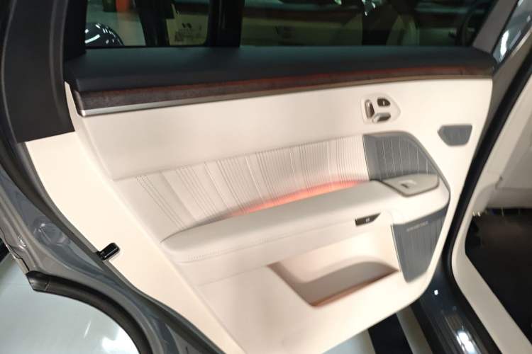 Used ONVO Luxeed L90 2025 Model—Ultra Six-Seater Version