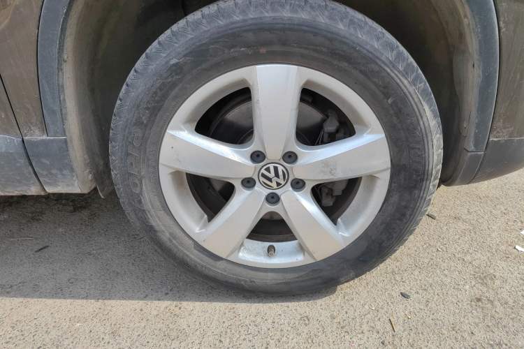 Used Volkswagen Tiguan 2013 1.8 TSI Automatic Two-Wheel Drive Comfort Edition Right Front Wheel Hub