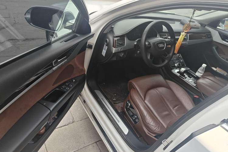 Used Audi A8 2013 A8L 45 TFSI quattro Comfort model
