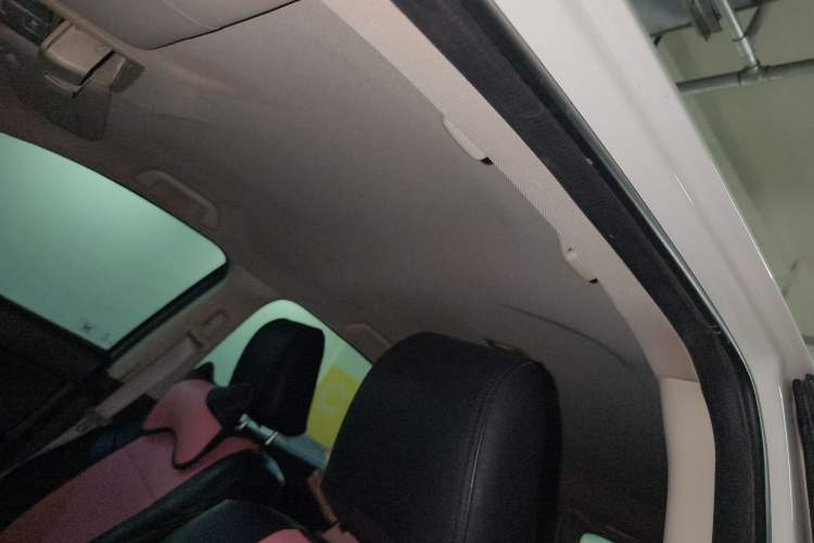 Used Honda CR-V 2012 2.0L two-wheel drive urban version
