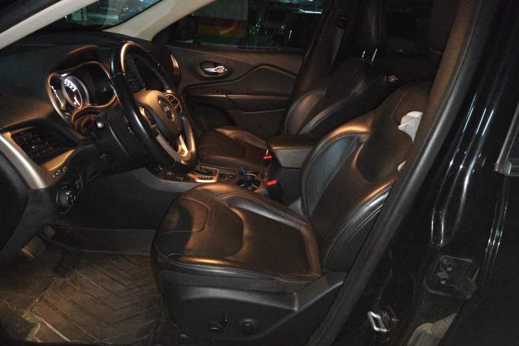 Used Jeep Cherokee 2017 2.4L Professional Edition
