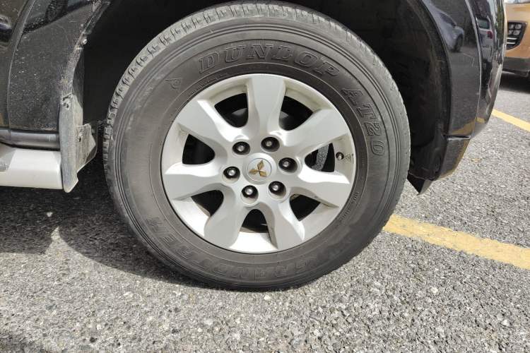 Used Mitsubishi Pajero 2016 3.0L Automatic Prestige Version China IV Standard