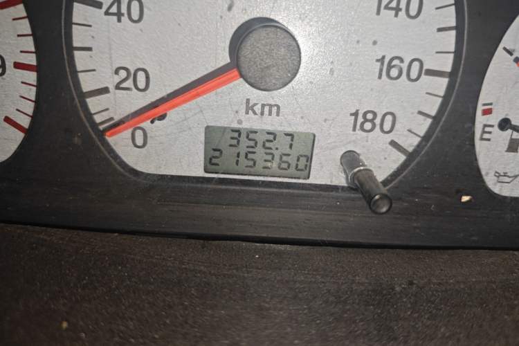 Used Suzuki Wagon R 2013 Venture Edition 1.0L Manual Economy Model Odometer Close Up