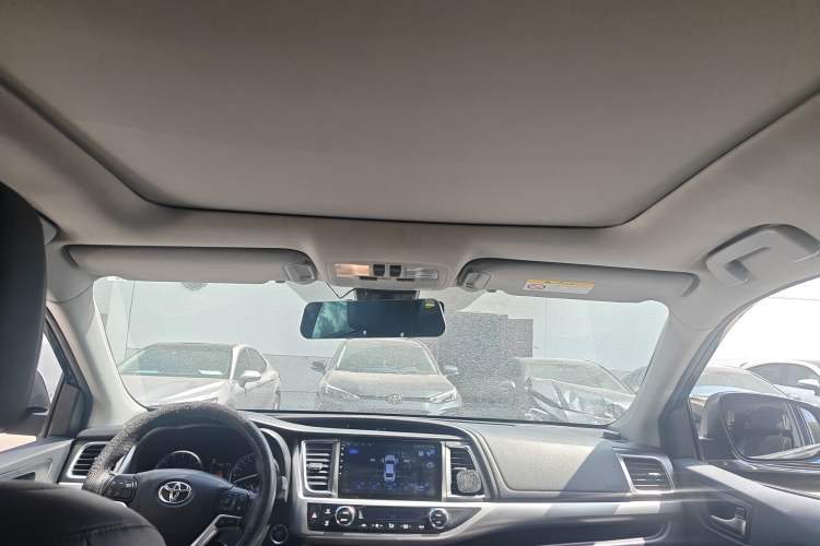 Used Toyota Highlander 2018 2.0T Four-Wheel Drive Prestige Version 7 Seats China VI Standard Headliner