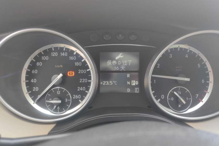 Used Mercedes-Benz R-Class 2017 R 320 4MATIC Luxury Collection Edition Instrument Cluster