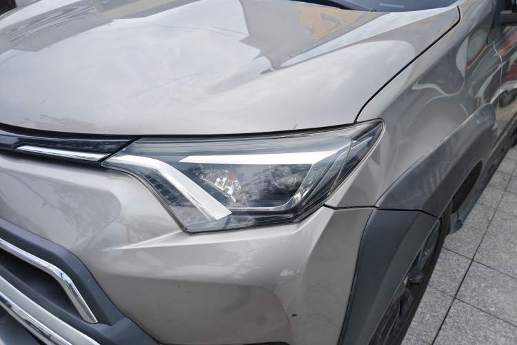 Used Toyota RAV4 2019 2.0L CVT Two-Wheel Drive Fashion X Limited Edition China VI Standard
