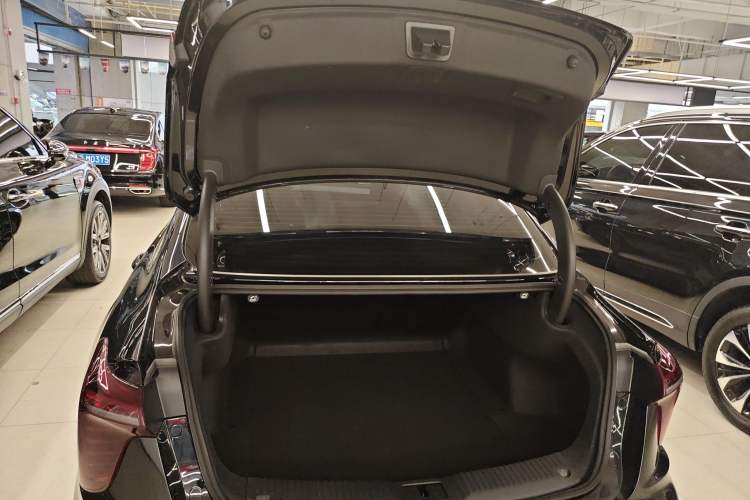 Used Hongqi H5 2025 2.0T Automatic Xuan Ying Edition
