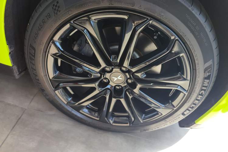 Used XPeng P7 2021 670E Pengyi Edition Right Front Wheel Hub