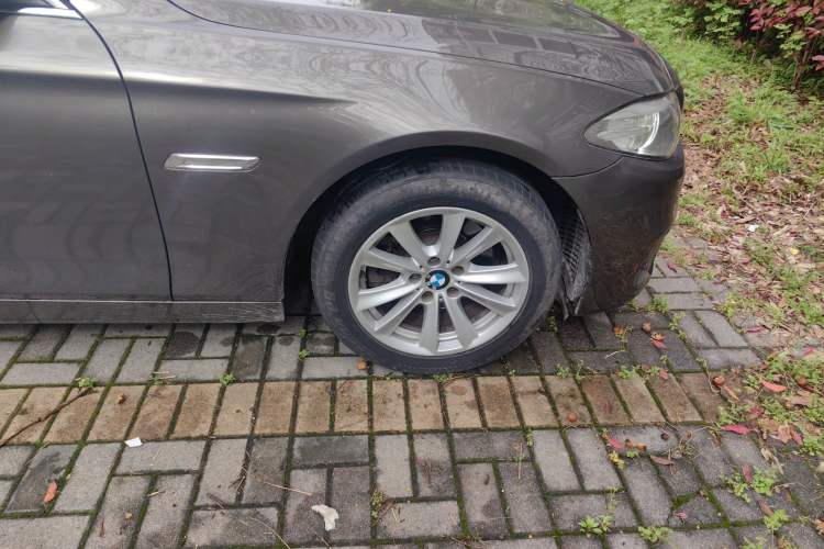 Used BMW 5 Series 2013 520Li Elegant Edition Right Front Wheel Hub
