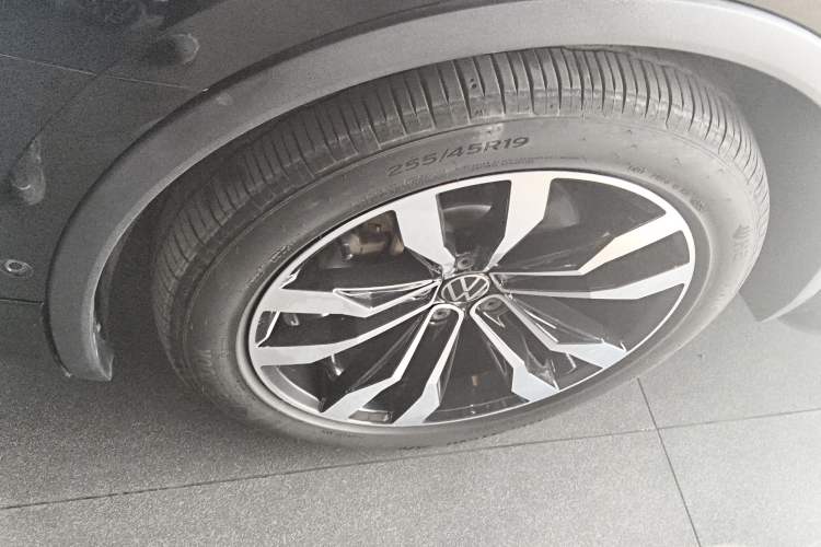 Used Volkswagen Tiguan L 2021 330TSI Automatic Two-Wheel Drive R-Line Enhanced Edition
