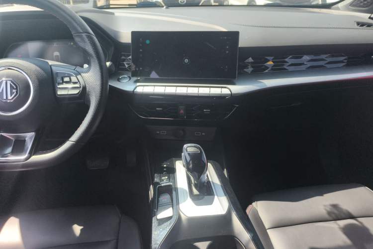 Used MG 5 2022 300TGI DCT Chao Yue Luxury Edition