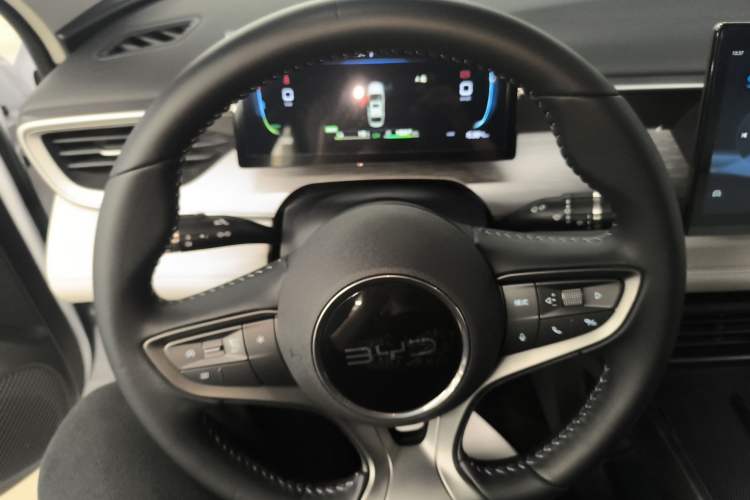 Used BYD Seal 05 DM-i 2025 DM-i Smart Drive 55KM Luxury Model Steering Wheel