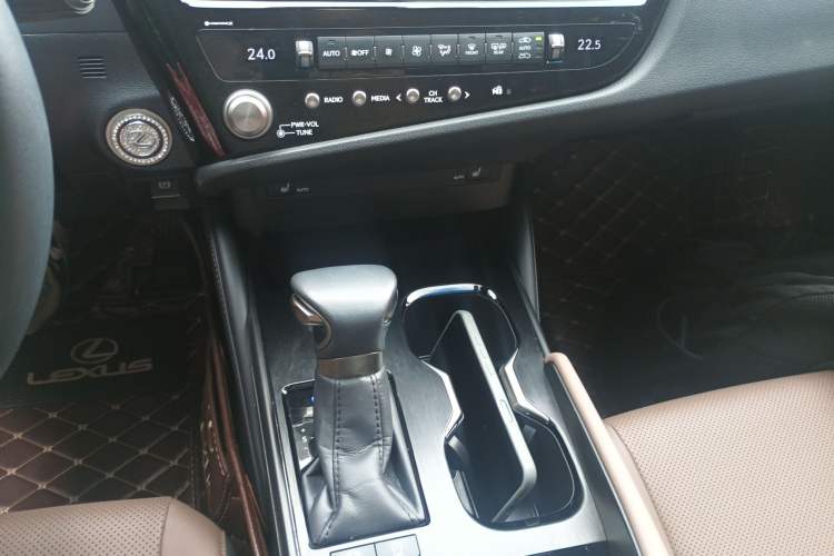 Used Lexus ES 2023 260 Excellence Edition Gear Lever