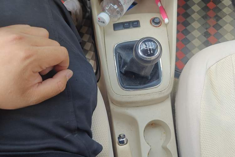 Used Volkswagen Bora 2011 1.6L Manual Fashion Edition Gear Lever