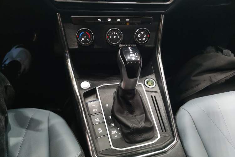 Used Volkswagen Lavida 2023 Revised Version 1.5L Automatic Starry Sky Edition – 5 Million Units Gear Lever