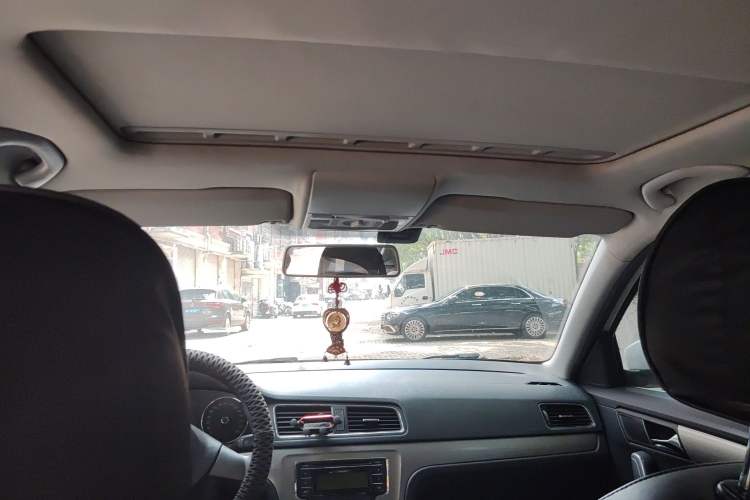 Used Volkswagen Lavida 2013 1.6L Automatic Comfort Edition
