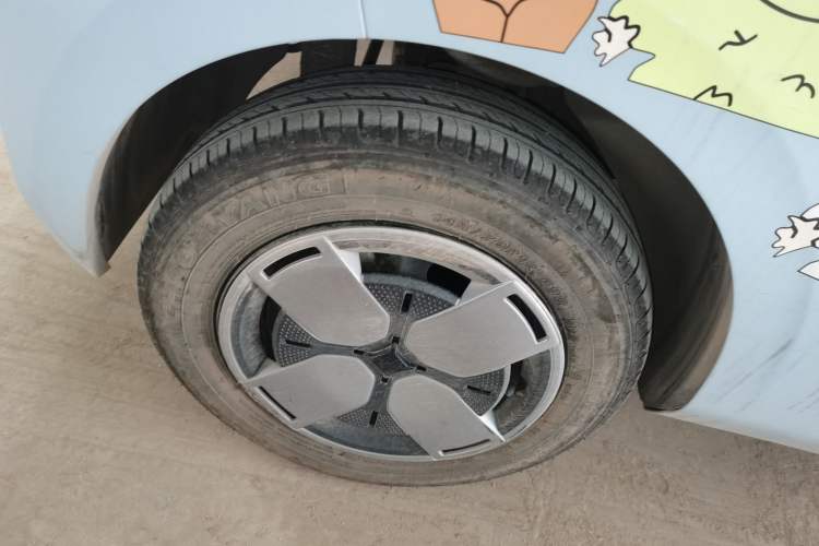 Used Wuling Air ev 2023 - Four Seats - Advanced Edition Right Rear Wheel Hub