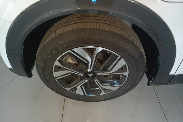 Used NETA U 2023 Neta U-Ⅱ 500 U Show Edition – Lithium Iron Phosphate Left Front Wheel Hub