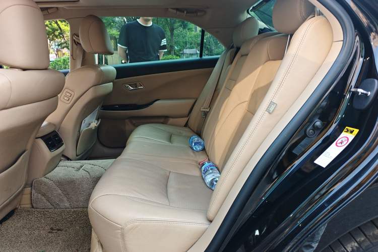 Used Toyota Crown 2010 2.5L Royal Leather Sunroof Edition
