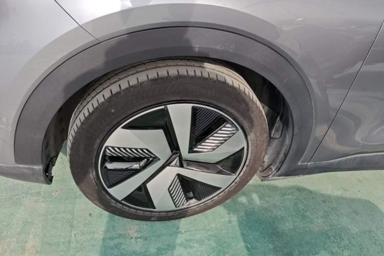 Used Deepal S05 2024 510 Ultra Pure Electric Version Left Front Wheel Hub