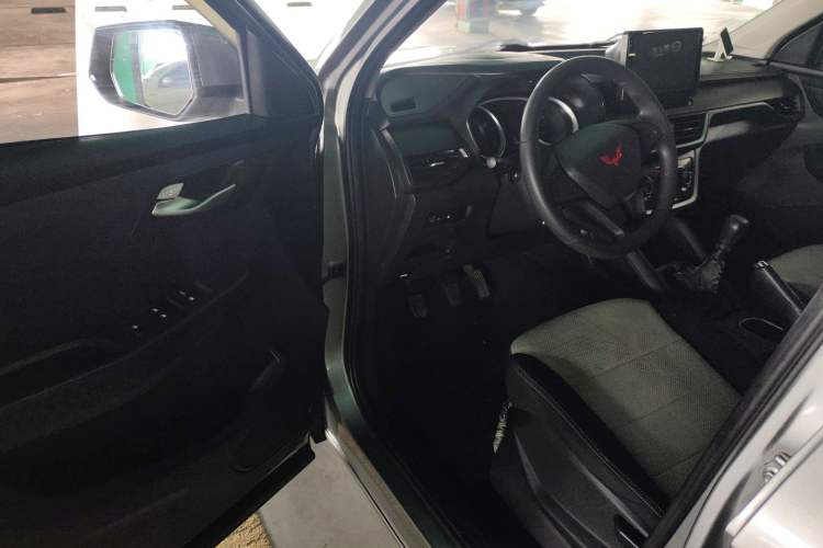 Used Wuling Hongguang S3 2019 1.5L Manual Standard Version China VI Standard Driver Seat