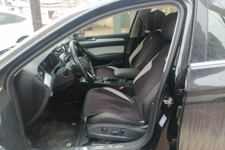 Used Volkswagen Magotan 2023 2 Million Units Commemorative Edition 330TSI DSG Luxury Version Left Front Seat