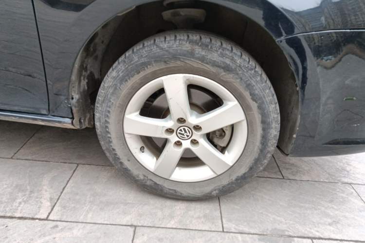 Used Volkswagen Bora 2012 1.6L Manual Fashion Edition Right Front Wheel Hub