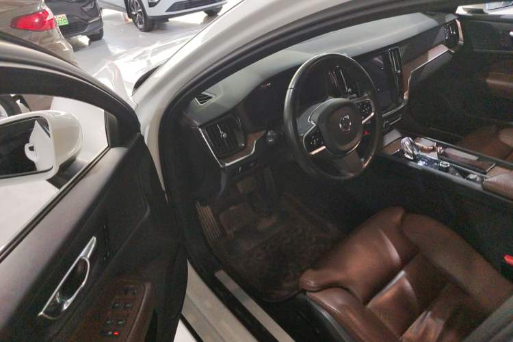 Used Volvo S60 2022 B4 Zhiyuan Luxury Edition