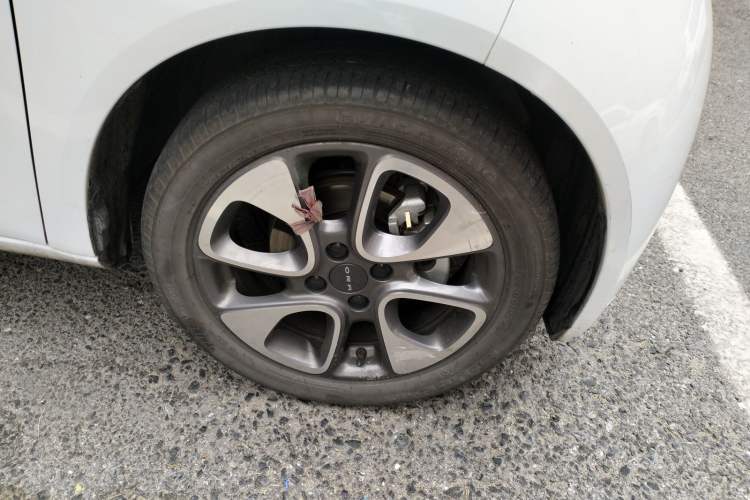 Used ORA White Cat 2020 305 km Luxury Version Right Front Wheel Hub