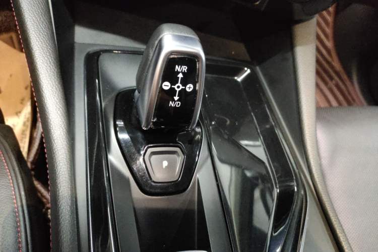 Used Lynk & Co 02 2018 1.5T DCT Two-Wheel Drive Pro Version China V Emission Standard Gear Lever