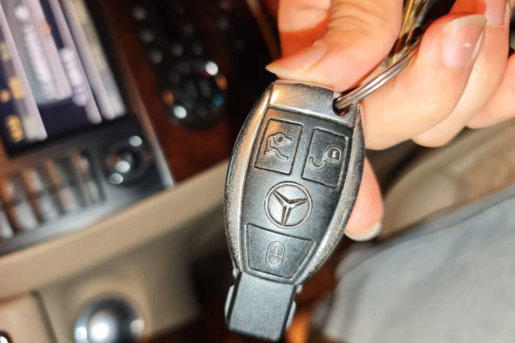 Used Mercedes-Benz R-Class 2011 R 350 L 4MATIC