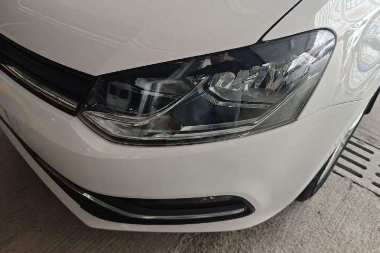 Used Volkswagen Polo 2014 1.6L Automatic Comfort Edition Left Front Headlight