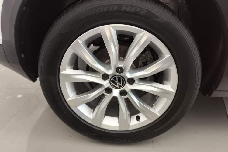 Used Volkswagen T-ROC 2022 280TSI DSG Two-Wheel Drive Elite PLUS Right Rear Wheel Hub