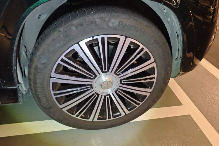 Used Mercedes-Benz Maybach GLS 2022 GLS 600 4MATIC Celebration Edition Right Front Wheel Hub