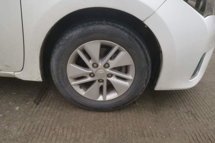 Used Toyota Corolla 2014 1.6L CVT GL-i Right Front Wheel Hub