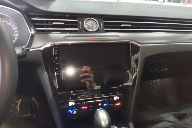 Used Volkswagen Magotan 2020 330TSI DSG Leading Model Audio And AC Panel