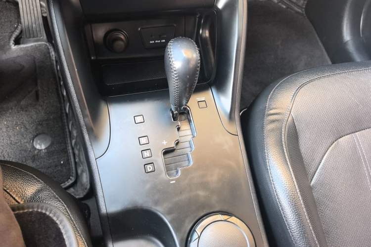 Used Hyundai ix35 2013 2.0L Automatic Two-Wheel Drive Smart GLS China IV Standard